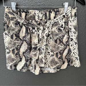 NWOT Texas True Threads lounge shorts in snake print | size S